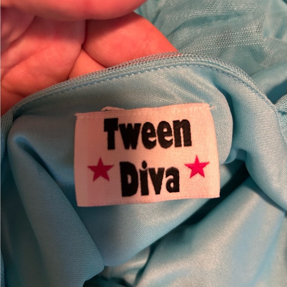 Girls formal dress - Picture 3 of 3